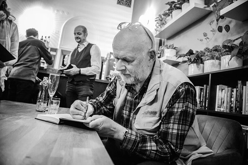 Fotografie ze křtu knihy Stanislava Komárka